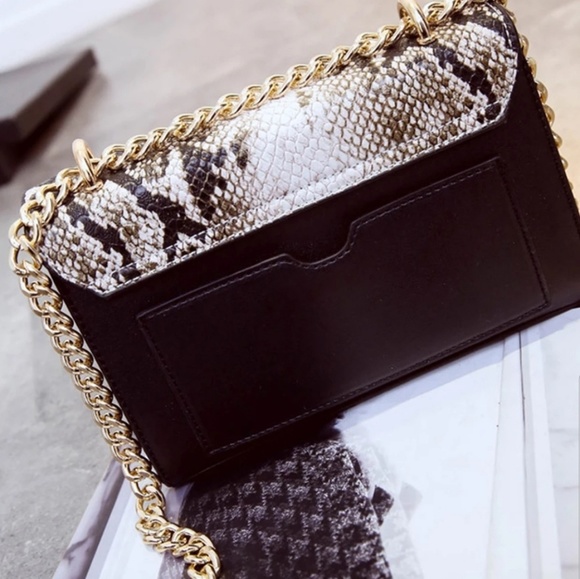 Black Ombre cross body bag in snake print🆕️ - Picture 4 of 8